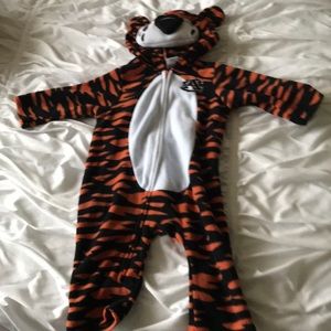 Auburn fleece tiger outfit